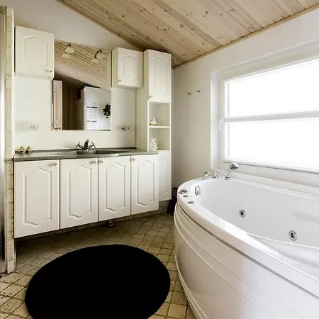 Three-bedroom Holiday In * هالس