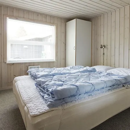 بيت للعطل Three-bedroom Holiday In *