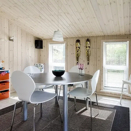 بيت للعطل Three-bedroom Holiday In *