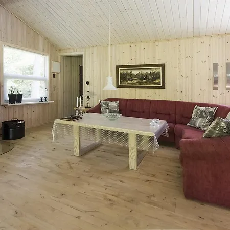 Three-bedroom Holiday In * هالس